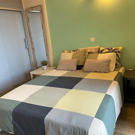 Modern On The דירה