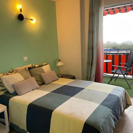 Modern On The טקורונטה