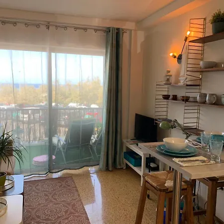 Modern On The * تاكورونتي