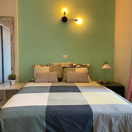 Modern On The * تاكورونتي